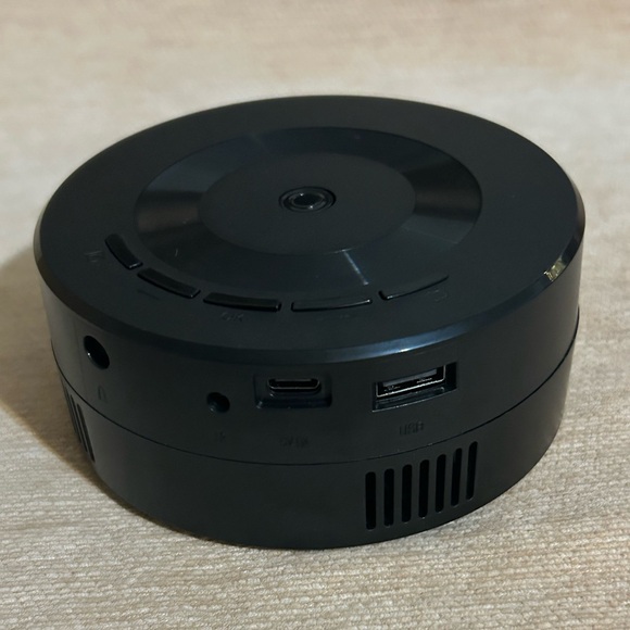 Smart Portable Projector - Picture 3 of 4